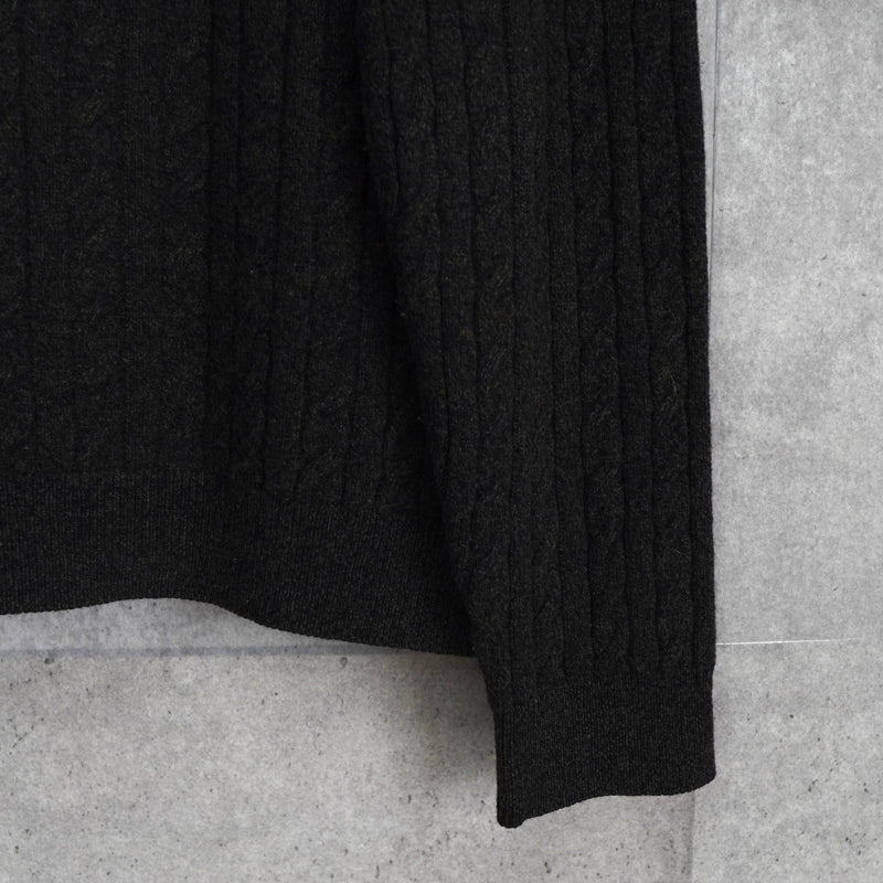 ラコステ ロゴパッチ ケーブル編み ニット ブラック