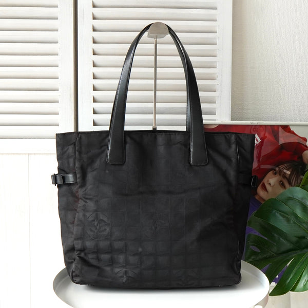 シャネル ニュートラベルライン GM トートバッグ ブラック 7桁6番台