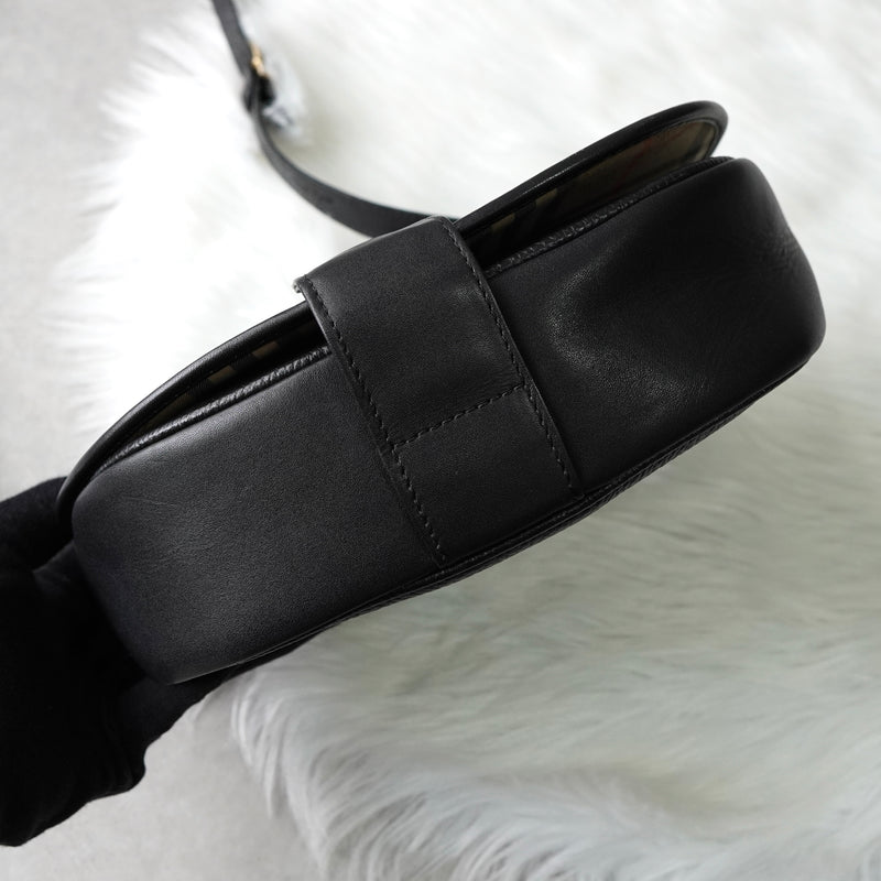 バーバリー ヴィンテージ ロゴ ショルダーバッグ ブラック