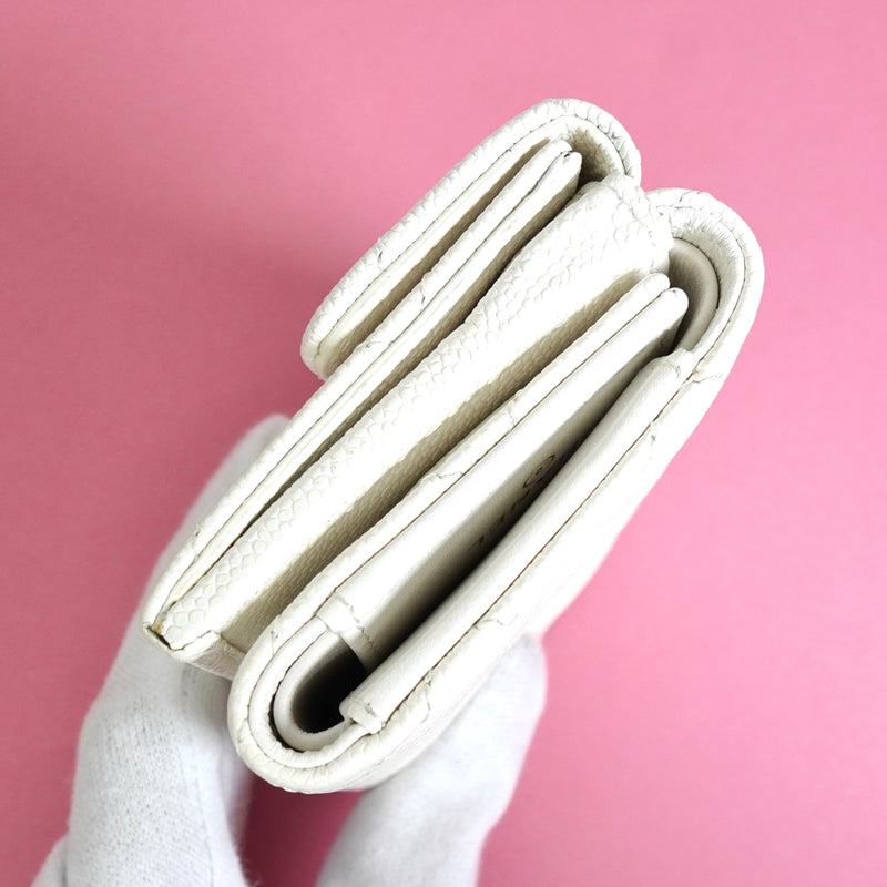 シャネル ココマーク マトラッセ キャビアスキン 三つ折り財布 ホワイト