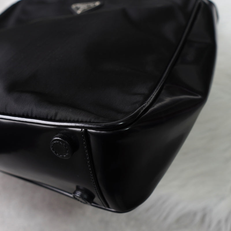 プラダ ナイロン / レザー ハンドバッグ トライアングルロゴ ブラック