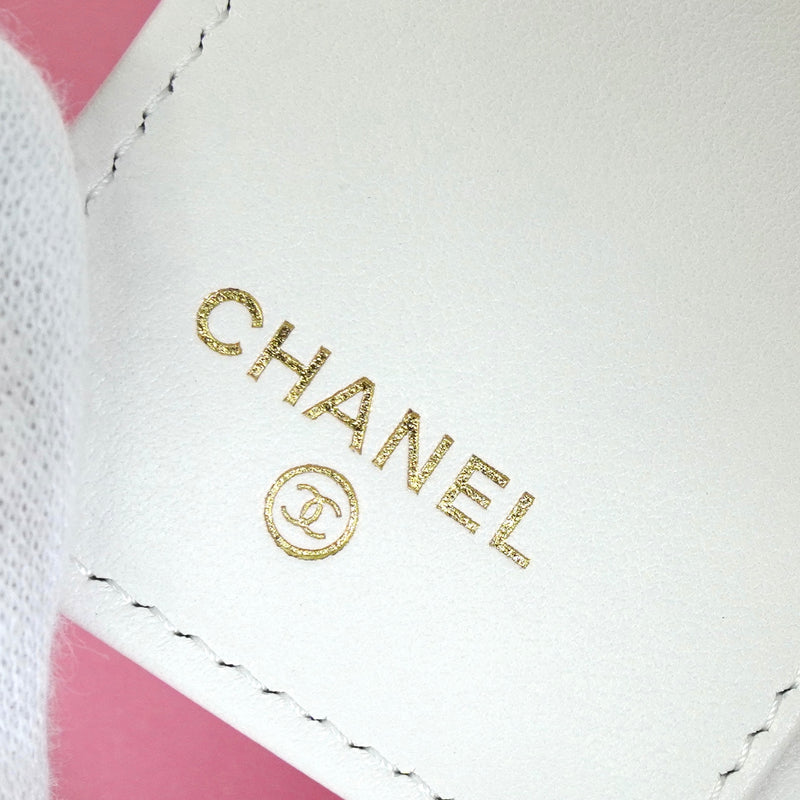 シャネル ココマーク マトラッセ キャビアスキン 三つ折り財布 ホワイト