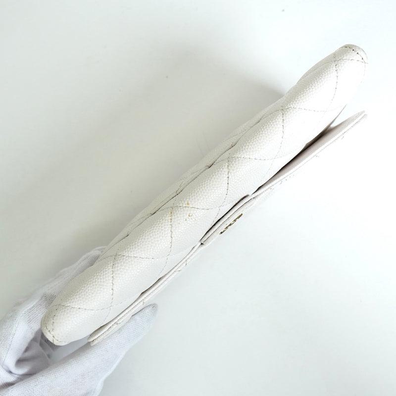 シャネル クラシック ココマーク マトラッセ キャビアスキン 長財布 ホワイト