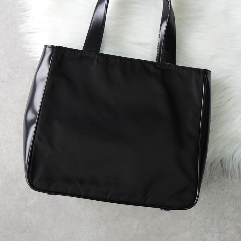 プラダ ナイロン / レザー ハンドバッグ トライアングルロゴ ブラック