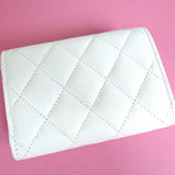 シャネル ココマーク マトラッセ キャビアスキン 三つ折り財布 ホワイト