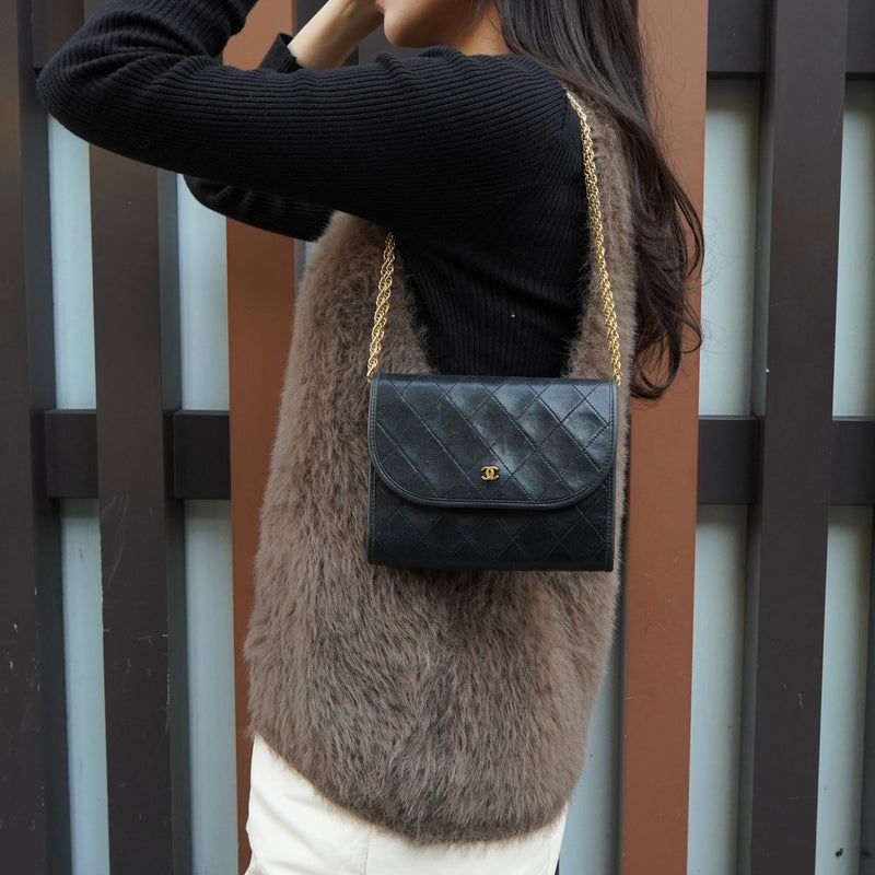 シャネル ココマーク プッシュロック マトラッセ ラムスキン チェーン ショルダーバッグ ブラック