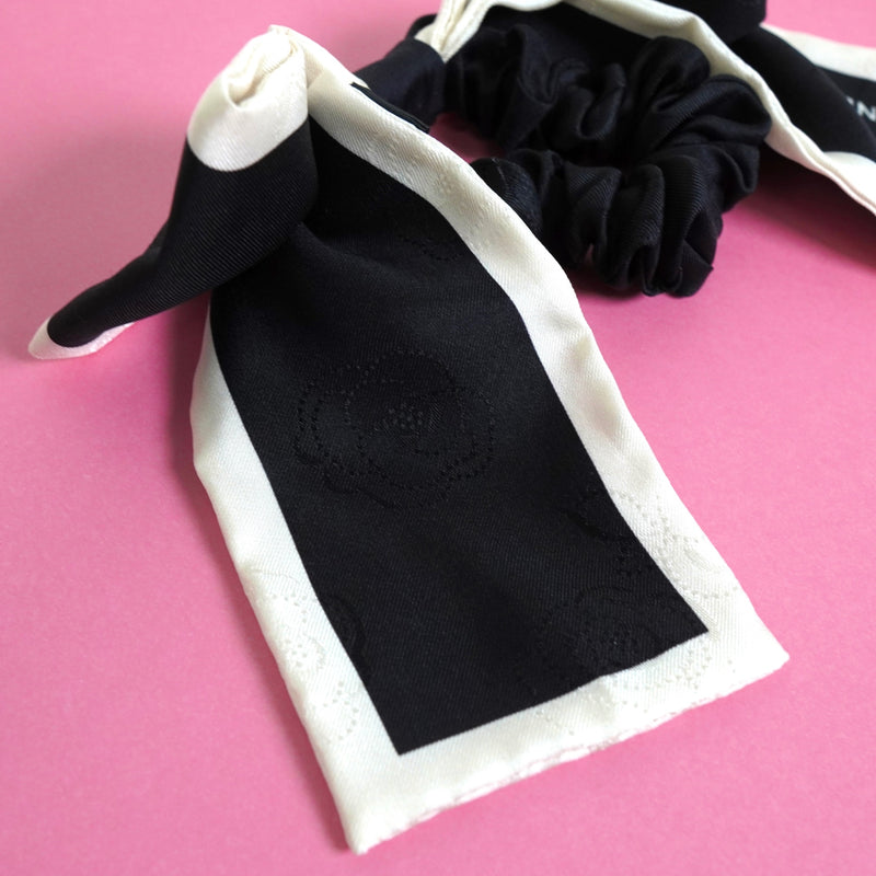 シャネル ロゴ カメリア柄 リボン バイカラー シュシュ ブラック / ホワイト