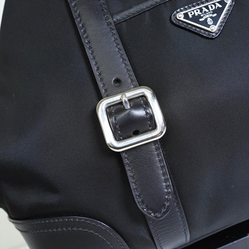 プラダ トライアングルロゴ テスート ポコノ ナイロン レザー トートバッグ ブラック