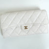 シャネル クラシック ココマーク マトラッセ キャビアスキン 長財布 ホワイト