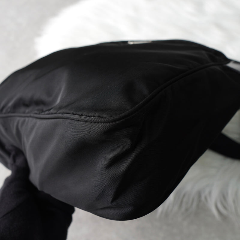 プラダ ナイロン ショルダーバッグ トライアングルロゴ ブラック