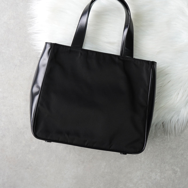 プラダ ナイロン / レザー ハンドバッグ トライアングルロゴ ブラック