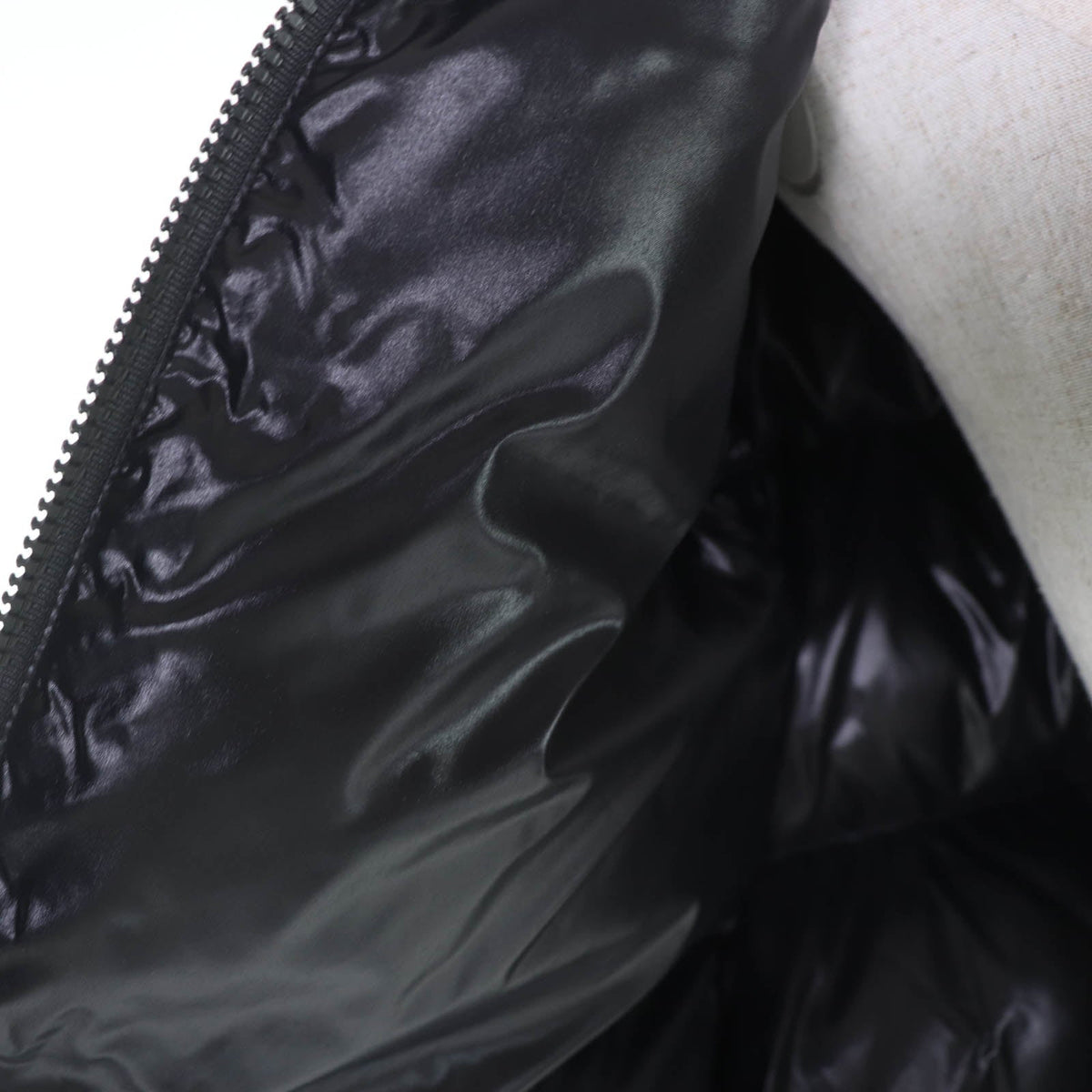 モンクレール ABBAYE フロントロゴ フード付 ZIP UP ダウンジャケット ブラック 12anni 152cm レディース - NEWSED