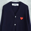 プレイ コムデギャルソン カーディガン ロゴパッチ ネイビー AD2023