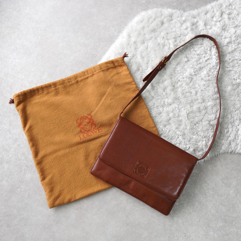 Anagram Leather Shoulder Bag - NEWSED