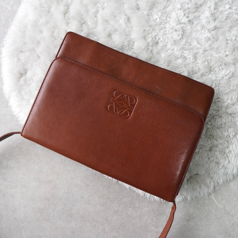 Anagram Leather Shoulder Bag - NEWSED