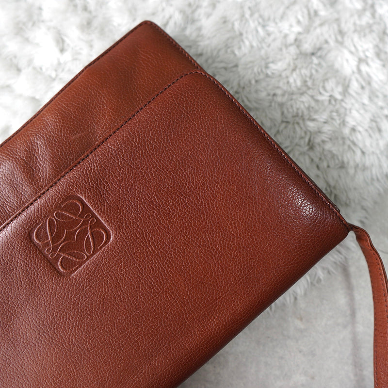 Anagram Leather Shoulder Bag - NEWSED
