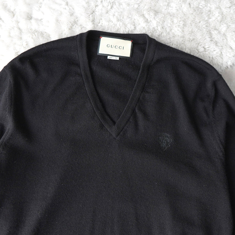 Balance Logo Embroidery V - neck Wool Sweater｜Made in Italy - NEWSED