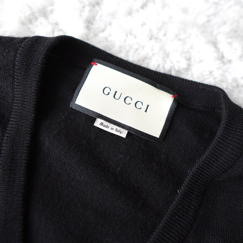 Balance Logo Embroidery V - neck Wool Sweater｜Made in Italy - NEWSED