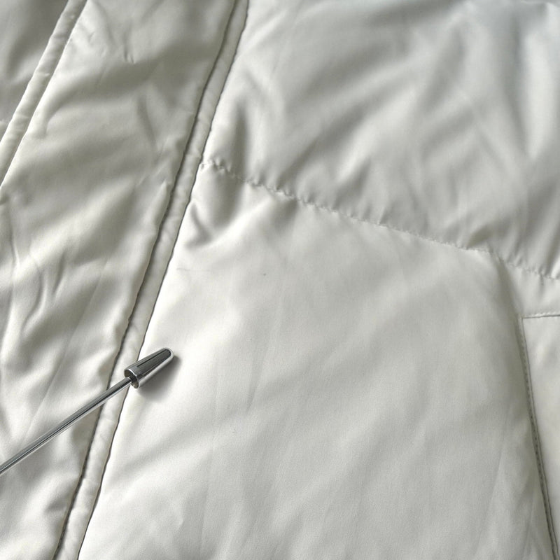 バレンシアガ ヴィンテージ BBロゴ ダウンジャケット アイボリー - NEWSED