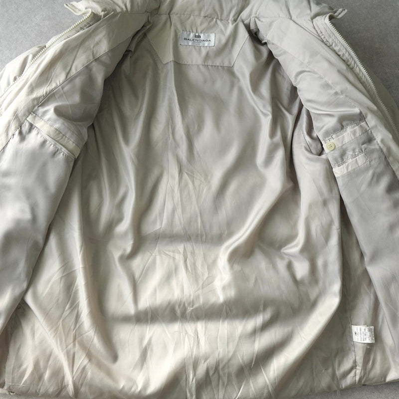 バレンシアガ ヴィンテージ BBロゴ ダウンジャケット アイボリー - NEWSED