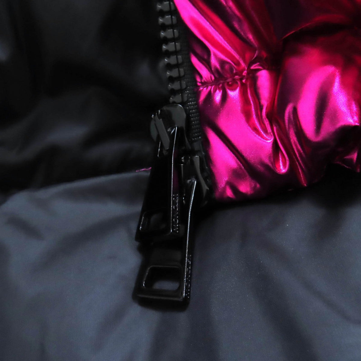 モンクレール BLAVET デカロゴワッペン付 ZIP UP ダウンベスト ピンク 54847 レディース - NEWSED