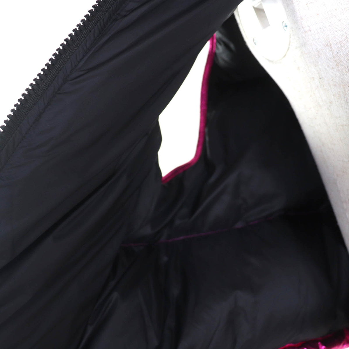 モンクレール BLAVET デカロゴワッペン付 ZIP UP ダウンベスト ピンク 54847 レディース - NEWSED