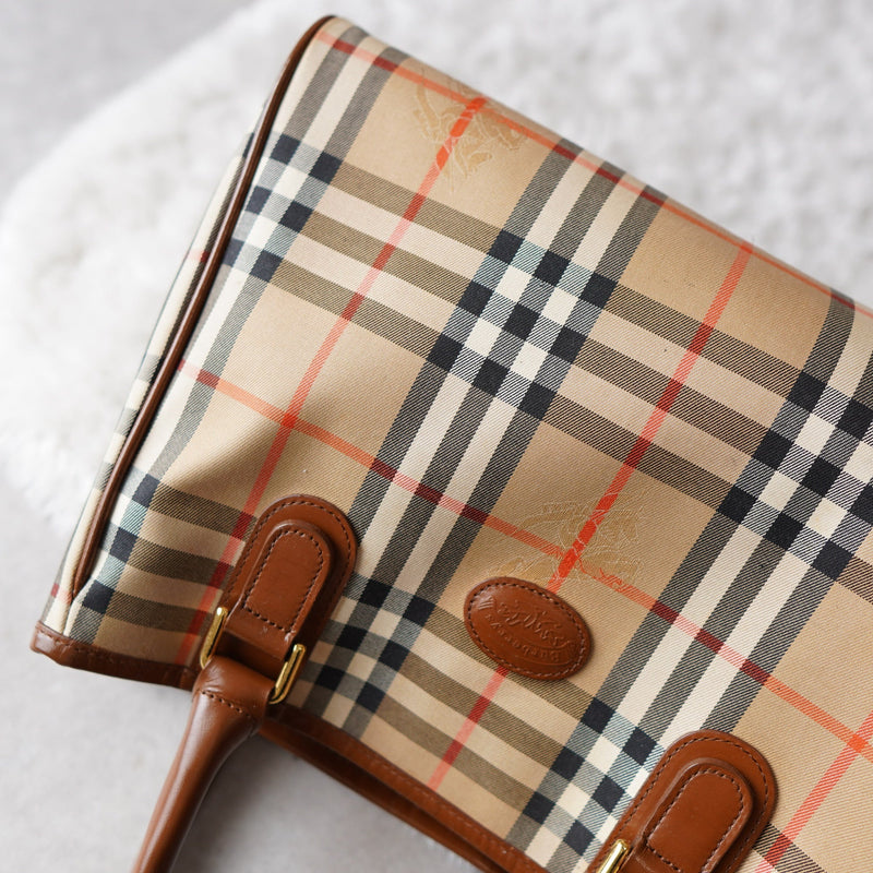 Burberry's Check Hand Bag - NEWSED