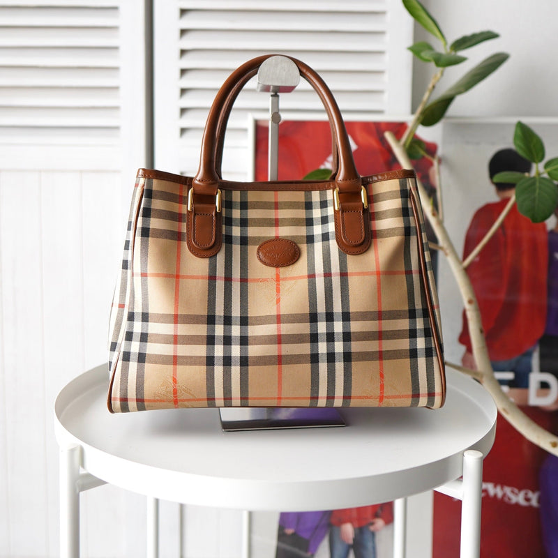 Burberry's Check Hand Bag - NEWSED