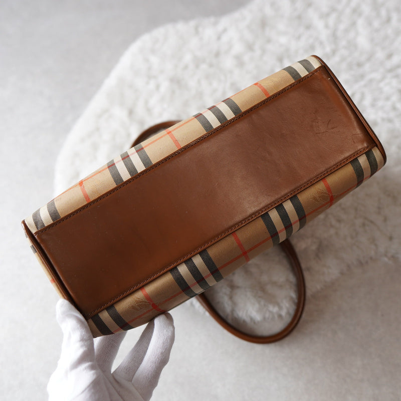 Burberry's Check Hand Bag - NEWSED