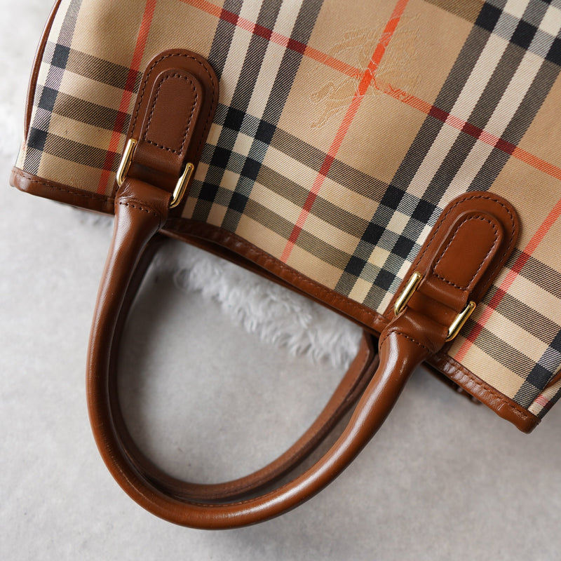 Burberry's Check Hand Bag - NEWSED