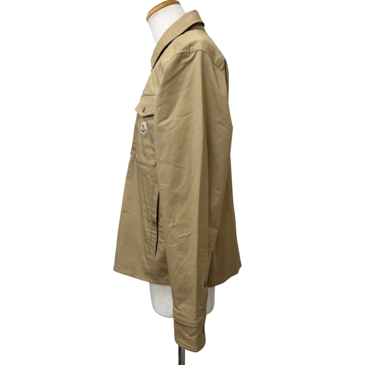 モンクレール CAMICIA ロゴワッペン サファリジャケット ブルゾン ベージュ L メンズ - NEWSED