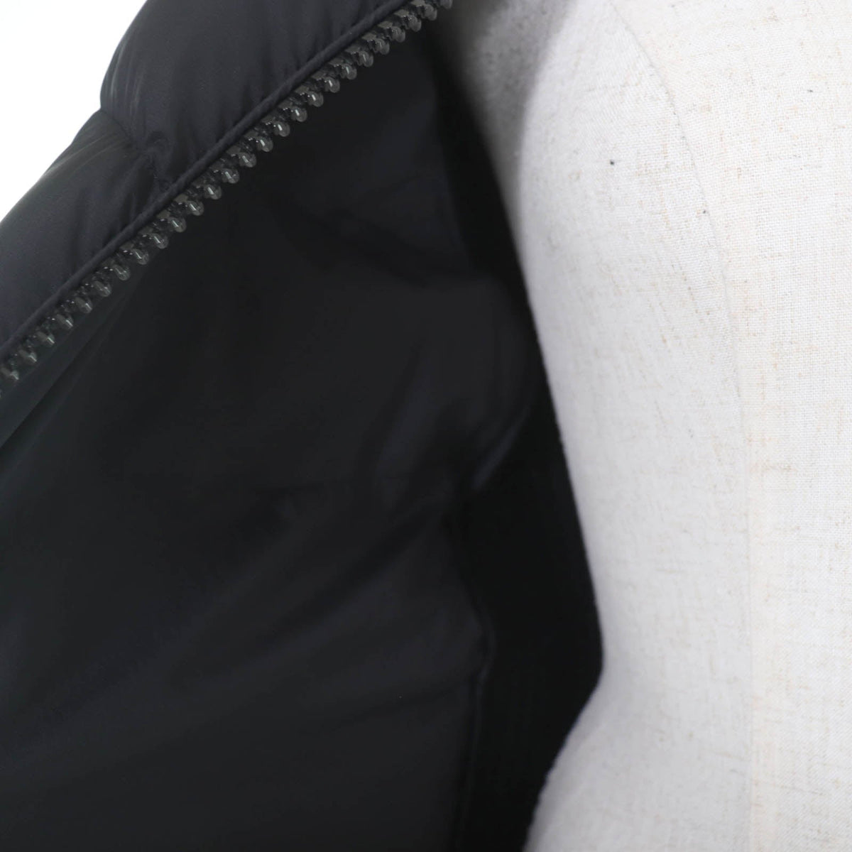 モンクレール CARDIGAN ロゴワッペン付 ウールニット切替 ダウンジャケット ブラック M レディース - NEWSED