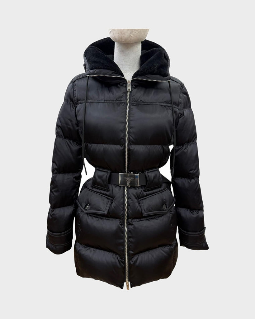 プラダ ロゴバックルベルト ラムファー使い ZIP UP ダウンコート ブラック 38 レディース
