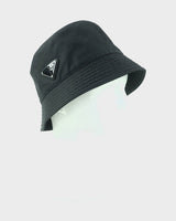 プラダ Re-Nylon トライアングルロゴプレート 三角プレート バケット ハット ブラック M レディース