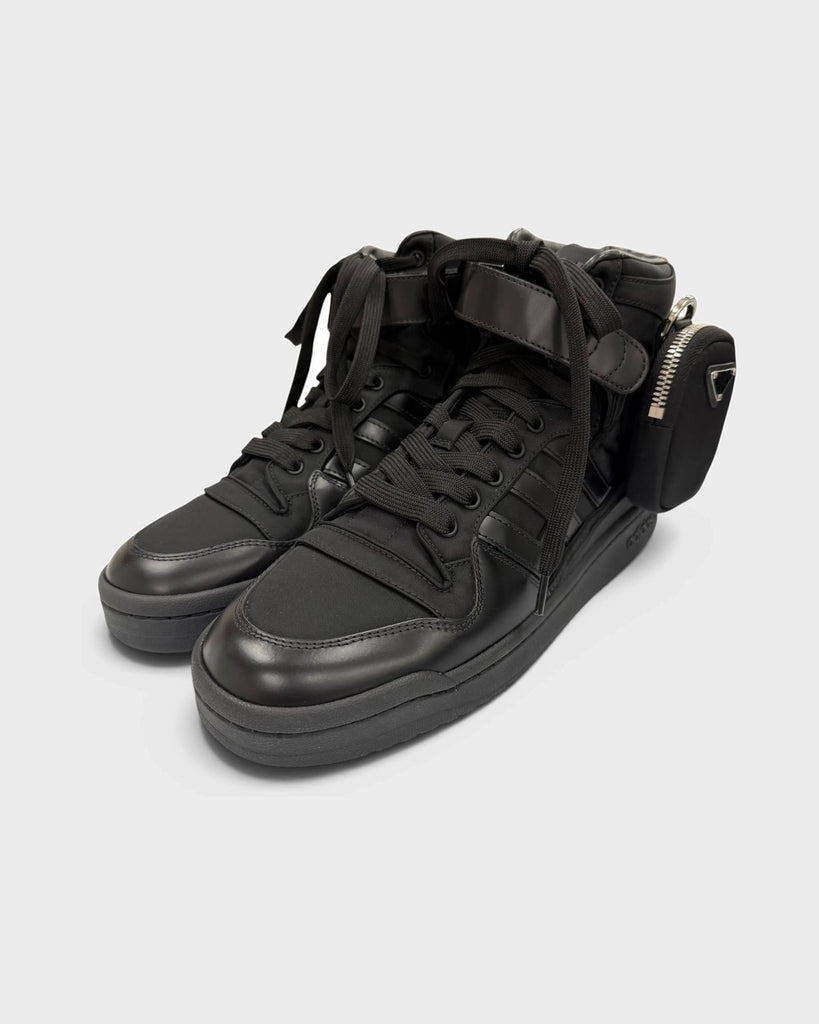 プラダ アディダス フォーラム ハイ Re-Nylon トライアングルロゴ 三角プレート ポーチ付き ハイカットスニーカー ブラック 26 メンズ 未使用品