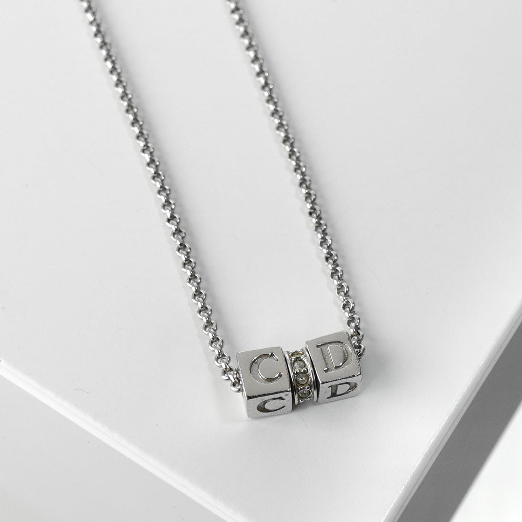 クリスチャン ディオール CDロゴ キューブ シルバー ネックレス