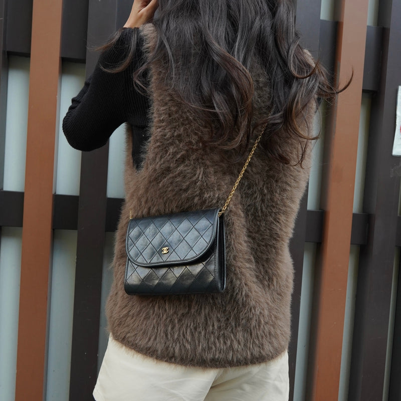 シャネル ココマーク プッシュロック マトラッセ ラムスキン チェーン ショルダーバッグ ブラック