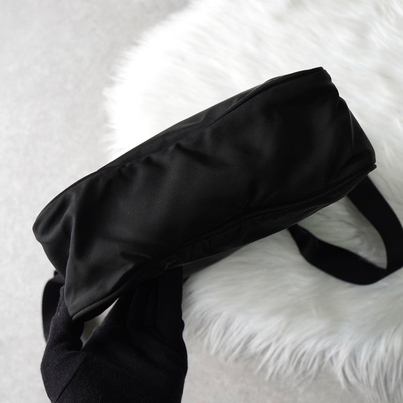 プラダ ナイロン ショルダーバッグ トライアングルロゴ ブラック