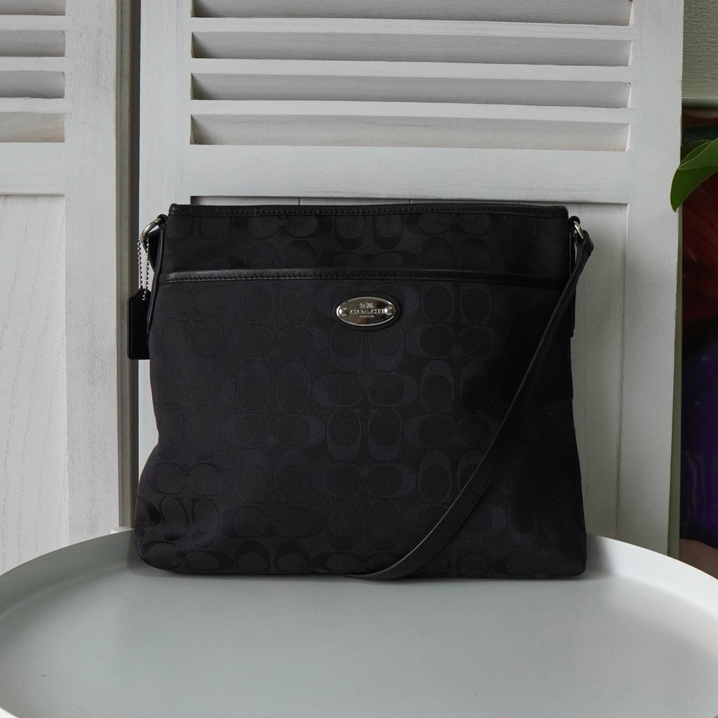 コーチ シグネチャー ロゴプレート キャンバス ショルダーバッグ ブラック F36378