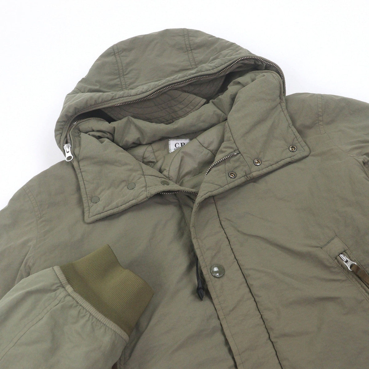 シーピーカンパニー FLATT NYLON フーデッド パファージャケット ブルゾン カーキ 50 メンズ - NEWSED