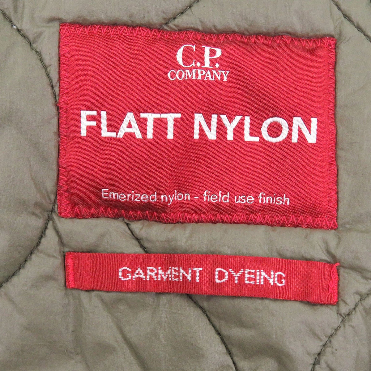 シーピーカンパニー FLATT NYLON フーデッド パファージャケット ブルゾン カーキ 50 メンズ - NEWSED