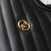 Gucci 互扣式 G 心形单肩包（黑色）