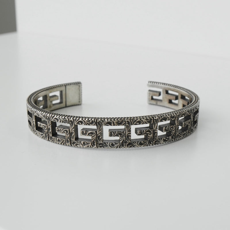 グッチ アラベスク カットアウトG シルバー925 バングル 箱付き - NEWSED
