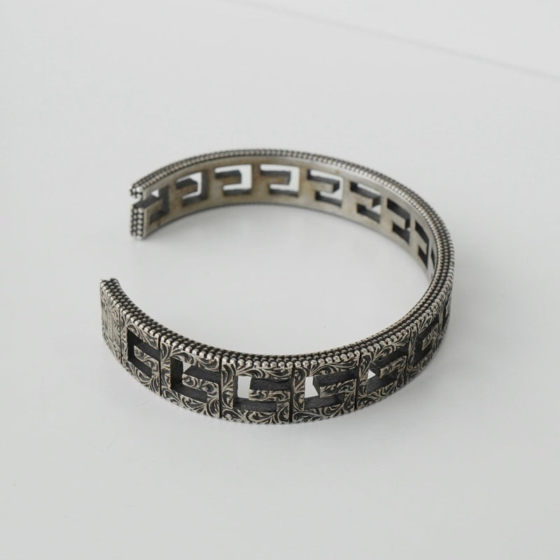 グッチ アラベスク カットアウトG シルバー925 バングル 箱付き - NEWSED