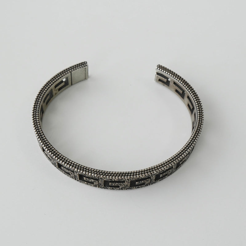 グッチ アラベスク カットアウトG シルバー925 バングル 箱付き - NEWSED