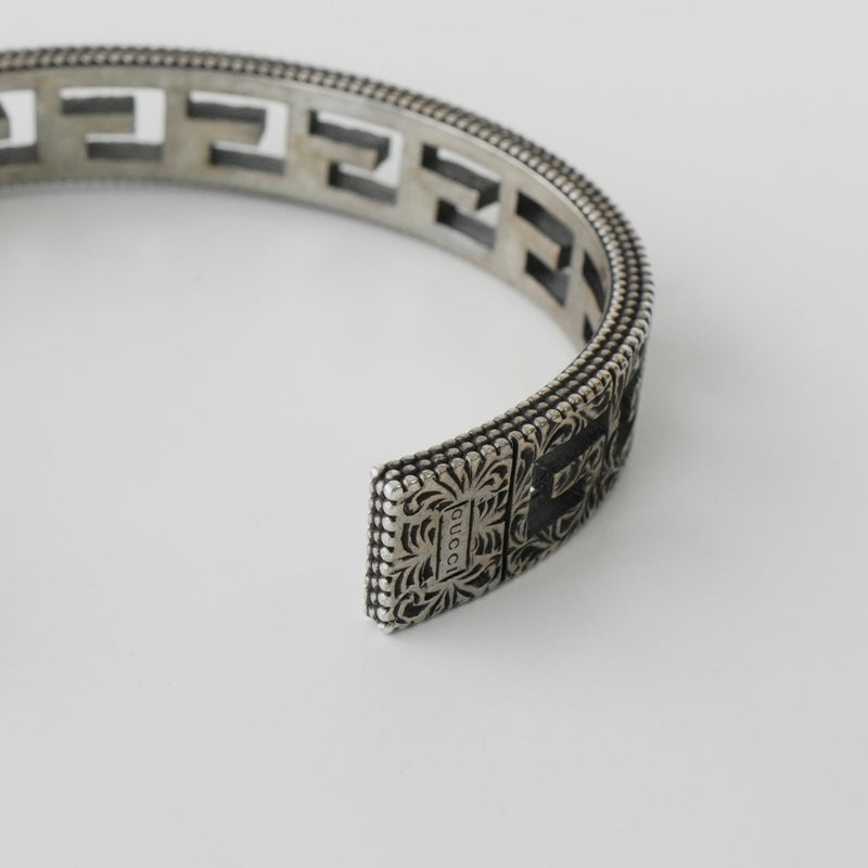 グッチ アラベスク カットアウトG シルバー925 バングル 箱付き - NEWSED
