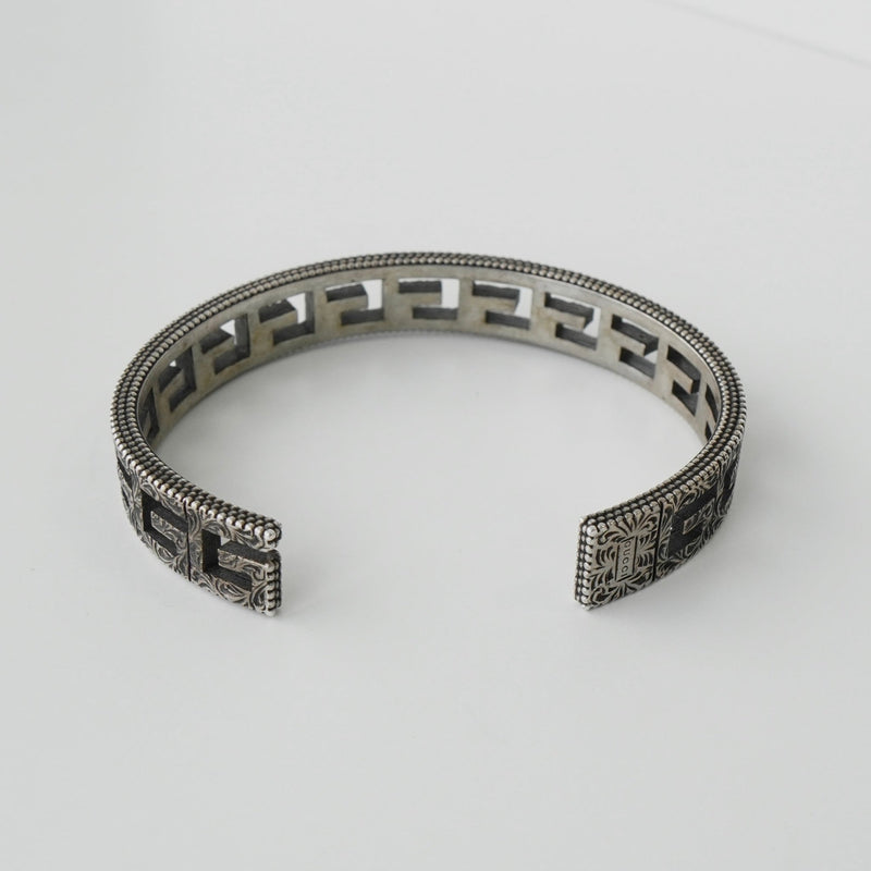 グッチ アラベスク カットアウトG シルバー925 バングル 箱付き - NEWSED