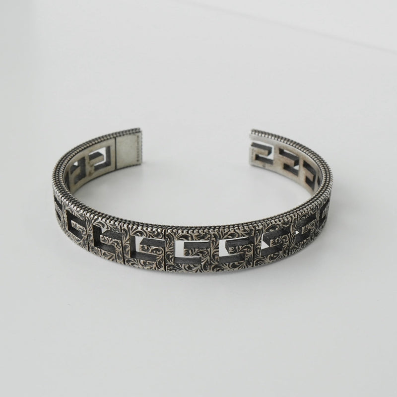 グッチ アラベスク カットアウトG シルバー925 バングル 箱付き - NEWSED