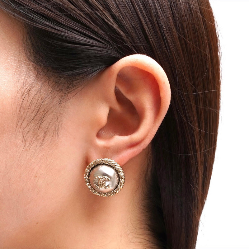 シャネル ココマーク フェイクパール ツイスト サークル ピアス GP ゴールド - NEWSED