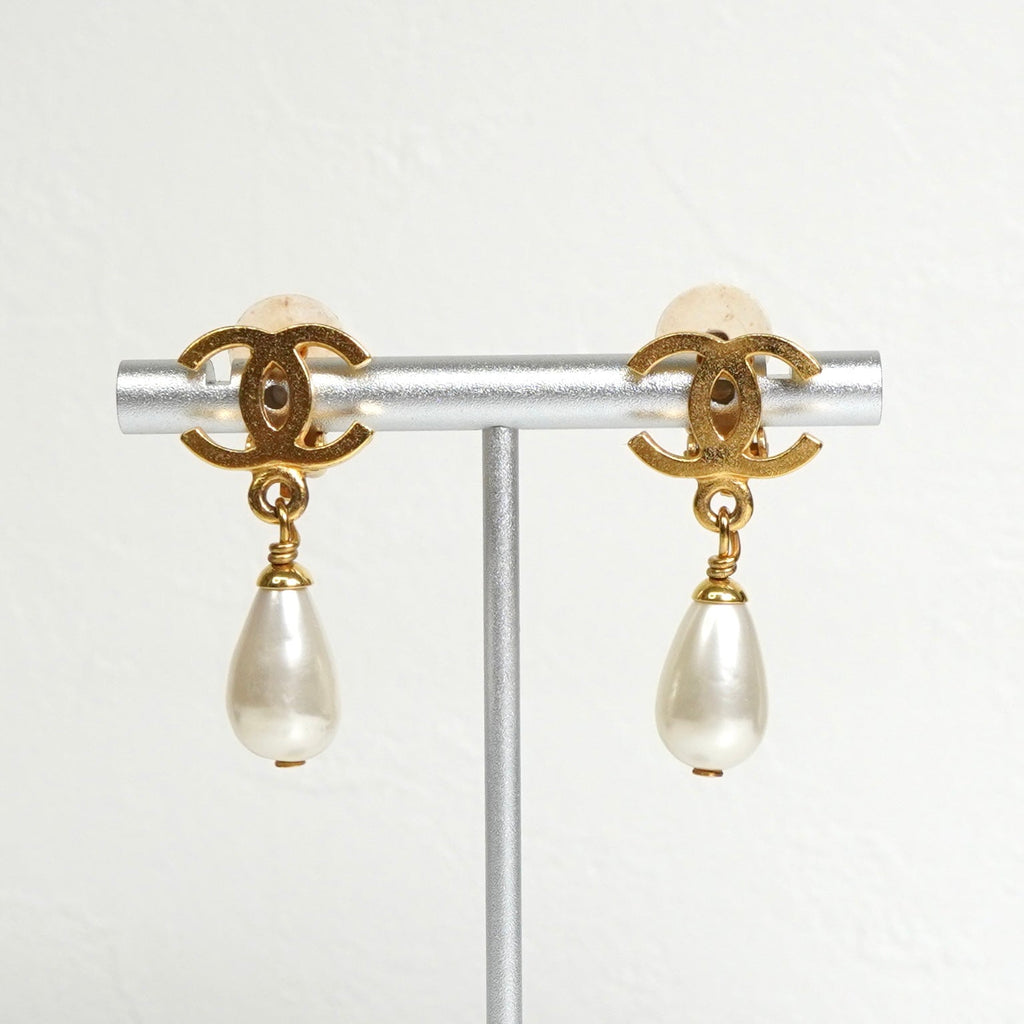 シャネル ココマーク ティアドロップ フェイクパール イヤリング GP ゴールド